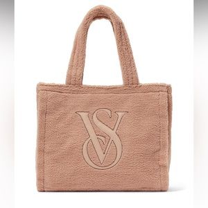 💗 Victoria’s Secret Plush Fleece Tote 💗